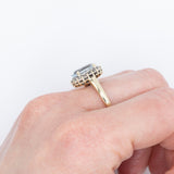 Anello a margherita vintage in oro giallo 9K con acquamarina (2ct ca.) e diamanti (0.18ctw ca.), anni 2000