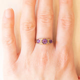 Anello vittoriano in oro giallo 9K con ametiste (0.30ctw ca.) e diamanti (0.04ctw ca.), primi del ‘900