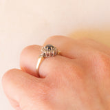 Anello a margherita vintage in oro giallo 9K con zaffiro (0.35ct ca.) e diamanti (0.14ctw ca.), anni ‘70/‘80
