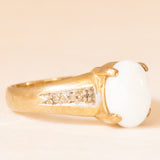 Anello vintage in oro giallo e bianco 8K con opale (1ct ca.) e diamanti, anni ‘60