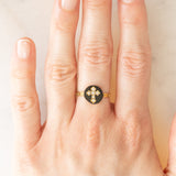 Raro anello rosario antico in oro giallo 18K con onice e perline bianche, fine ‘800/inizio ‘900