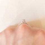 Anello moderno in oro bianco 14K con diamanti di taglio brillante e di taglio baguette (0.15ctw ca.)