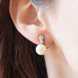 Orecchini vintage in oro bianco 18K con perle bianche e diamanti di taglio vecchia miniera (0.70ctw ca.), anni ‘40/‘50