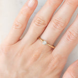 Solitario vintage in oro giallo 9K con diamante salt and pepper di taglio brillante (0.25ct ca.)