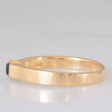 Solitario a fascia vintage in oro giallo 14K con zaffiro di taglio carré (0.18ct ca.), anni ‘70