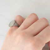 Anello medievale in argento con incisioni di una colomba, XI/XIV secolo d.C.