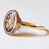 Anello antico in oro giallo 14K con smalti neri e perlina bianca, primi del ‘900