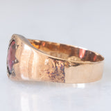 Anello chevalier retrò in oro giallo 14K con granato (1ct ca.), anni ‘40