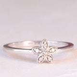 Anello vintage a forma di fiore in oro bianco 9K con diamanti (0.02ctw ca.), anni ‘90