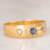 Anello gypsy vintage in oro giallo 14K con zaffiro (0.10ct ca.) e diamanti di taglio rosetta (0.04ctw ca.), anni ‘40/‘50