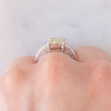 Anello vintage in oro bianco 18K con diamanti fancy gialli (1.23ctw) e diamanti bianchi (0.22ctw), anni ‘80/‘90