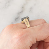 Anello vintage in oro giallo 14K con ematite incisa con profilo di soldato, anni ‘60