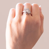 Anello antico in oro bianco 18K con diamanti (centrali di taglio vecchia miniera e per un totale di 2ct ca.), anni ‘40