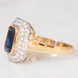 Anello a margherita vintage in oro giallo 18K con zaffiro e diamanti di taglio brillante (0.30ctw ca.), anni ‘70