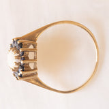 Anello a margherita vintage in oro giallo 9K con opale (0.50ct ca.) e zaffiri (0.48ctw ca.), anno 1986