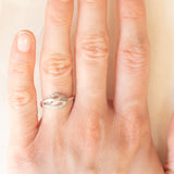 Anello vintage a nodo in oro bianco 9K con diamanti (0.06ctw ca.), anni ‘90