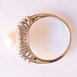 Anello vintage in oro bianco 18K con perla bianca e diamanti (0.34ctw ca.), anni ‘60/‘70