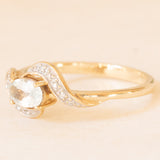 Anello vintage in oro giallo e bianco 9K con topazio azzurro trattato (0.40ct ca.) e diamanti, anni ‘60/‘70