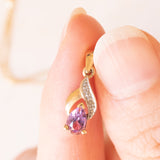 Collana vintage con catenina in oro giallo 9K e con ciondolo in oro giallo e bianco 9K con ametista (0.35ct ca.) e diamanti, anni ‘70