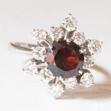 Anello a fiocco di neve vintage in oro bianco 18K con granato (2ct ca.) e diamanti di taglio brillante (1.50ctw ca.), anni ‘80