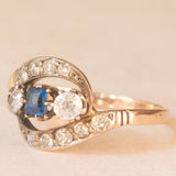 💙⚜️ Anello Art Nouveau contrarier + trilogy in oro giallo 14K con pasta di vetro blu e diamanti di taglio vecchia miniera (0.35ctw ca.), anni ‘10