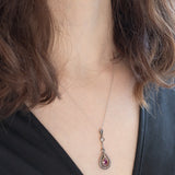 Collier vintage in stile antico con catenina in oro bianco 18K e con ciondolo in oro giallo 18K e argento con rubino (0.60ct ca.) e diamante di taglio rosetta (0.10ct ca.), anni ‘50/‘60