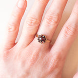 Anello a margherita vintage in oro giallo 8K con granati (0.90ctw ca.), anni ‘50
