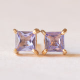 Orecchini moderni in oro giallo 9K con tanzaniti di taglio princess (0.20ctw ca.)