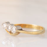 Trilogy vintage in oro giallo e bianco 14K con diamanti di taglio brillante (0.30ctw ca.), anni ‘60/‘70