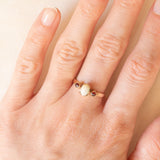 Trilogy vintage in oro giallo 9K con opale (0.40ct ca.) e granati (0.06ctw ca.), anni ‘70