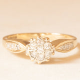 Anello vintage a fiore in oro giallo 9K con diamanti (0.16ctw ca.), anni ‘70/‘80