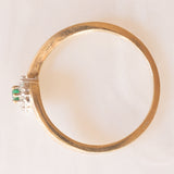 Anello a fiore vintage in oro giallo e bianco 9K con smeraldo (0.08ct ca.) e diamanti (0.06ctw ca.), anni ‘70