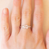 Anello vintage in oro bianco 9K con kunzite (1.20ct ca.) e diamanti di taglio tapered, anno 2005