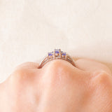 Trilogy vintage in oro bianco 9K con tanzaniti (0.50ct ca.) e diamanti (0.03ctw ca.), anni ‘80/‘90