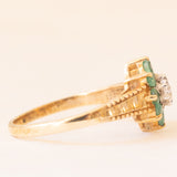 Anello a margherita vintage in oro giallo e bianco 9K con smeraldi (0.30ct ca.) e diamante, anno 1987