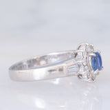 Anello a margherita vintage in platino con zaffiro (0.51ct) e diamanti (0.43ctw), anni ‘90