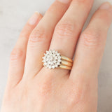 Anello a fiore vintage con fascia in oro giallo e bianco 14K con diamanti di taglio brillante (1ctw ca.), anni ‘70