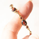 Braccialetto semirigido vintage in oro giallo 8K con granati (7ctw ca.), anni ‘60/‘70