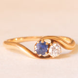 Toi et Moi antico in oro giallo 14K con zaffiro (0.25ct ca.) e diamante di taglio vecchia miniera (0.25ct ca.), anni ‘10/‘20