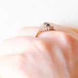 Anello vintage in oro giallo e bianco 9K con zaffiro (0.40ct ca.) e diamanti (0.14ctw ca.), anni ‘2000