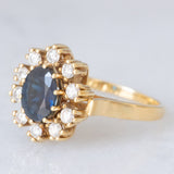Anello a margherita vintage in oro giallo 14K con zaffiro (1.30ct ca.) e diamanti di taglio brillante (0.47ctw ca.), anni ‘60/‘70