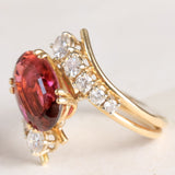 Anello bypass vintage in oro giallo 18K con tormalina rosa (4ct ca.) e diamanti di taglio brillante (0.90ctw ca.), anni ‘80