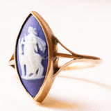 Anello a navette vintage in oro giallo 9K con jasperware rappresentante la dea Diana, anni ‘70