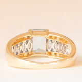 Anello a fascia vintage in oro giallo e bianco 14K con topazi azzurri trattati (2.30ctw ca.), anni ‘70