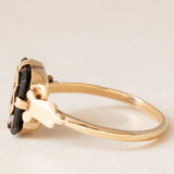 Anello antico in oro giallo 9K con onice e con lettera “B”, anni ‘30