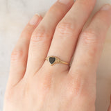 Anello vintage in oro giallo 9K con cuore di onice, anno 1989