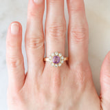 Anello a margherita vintage in oro giallo 18K con zaffiro rosa (1.70ct ca.) e diamanti di taglio brillante (1ctw ca.), anni ‘60/‘70