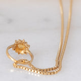 Collana vintage con ciondolo ad anello a margherita in oro giallo 18K con quarzo citrino e diamanti, anni ‘80