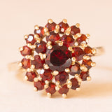 Anello a margherita vintage in oro giallo 9K con granati, anni ‘70