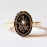 Anello antico in oro giallo 14K con smalti neri e perlina bianca, primi del ‘900